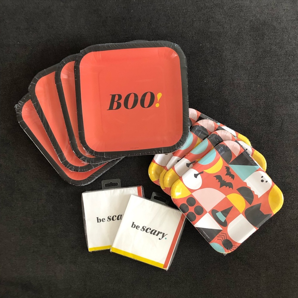 Hallmark Halloween BOO! Plates and Be Scary Napkins Set of 10
